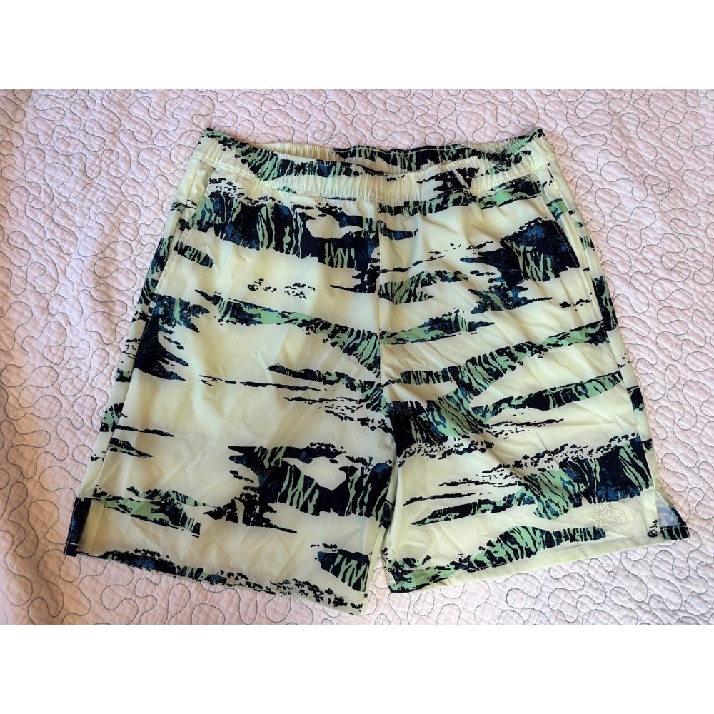 The North Face Mens Hybrid Shorts Abstract Print Size Medium NWOT